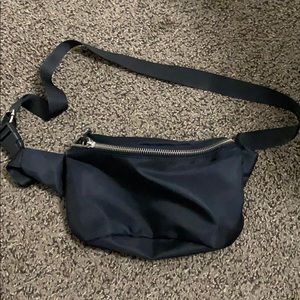 Black fanny pack
